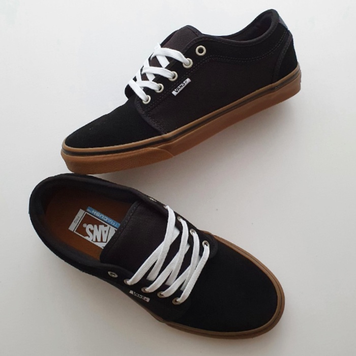 vans chukka black gum